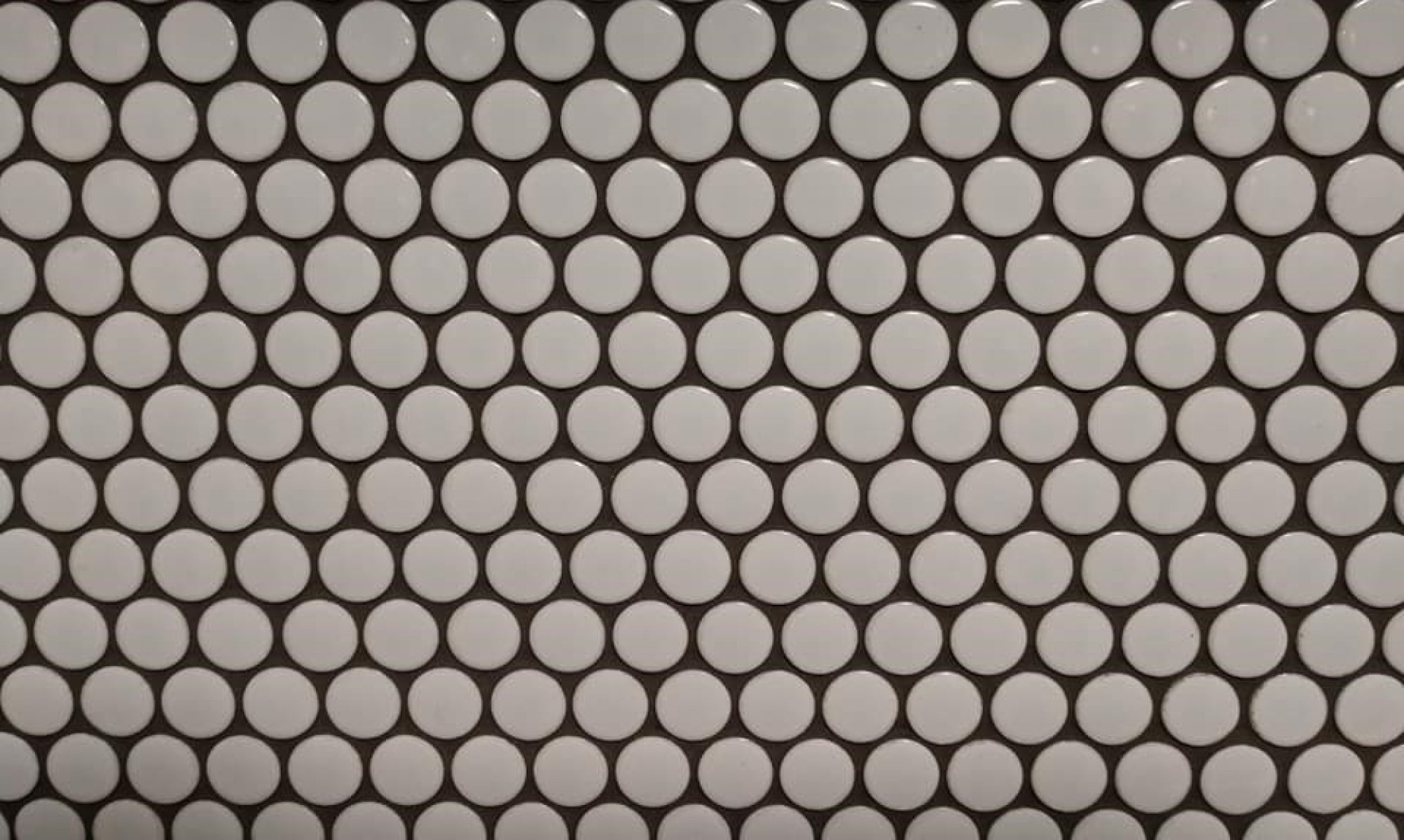 penny tile, backsplash, black and white, round tile, circle tile, mosaic tile, accent tile